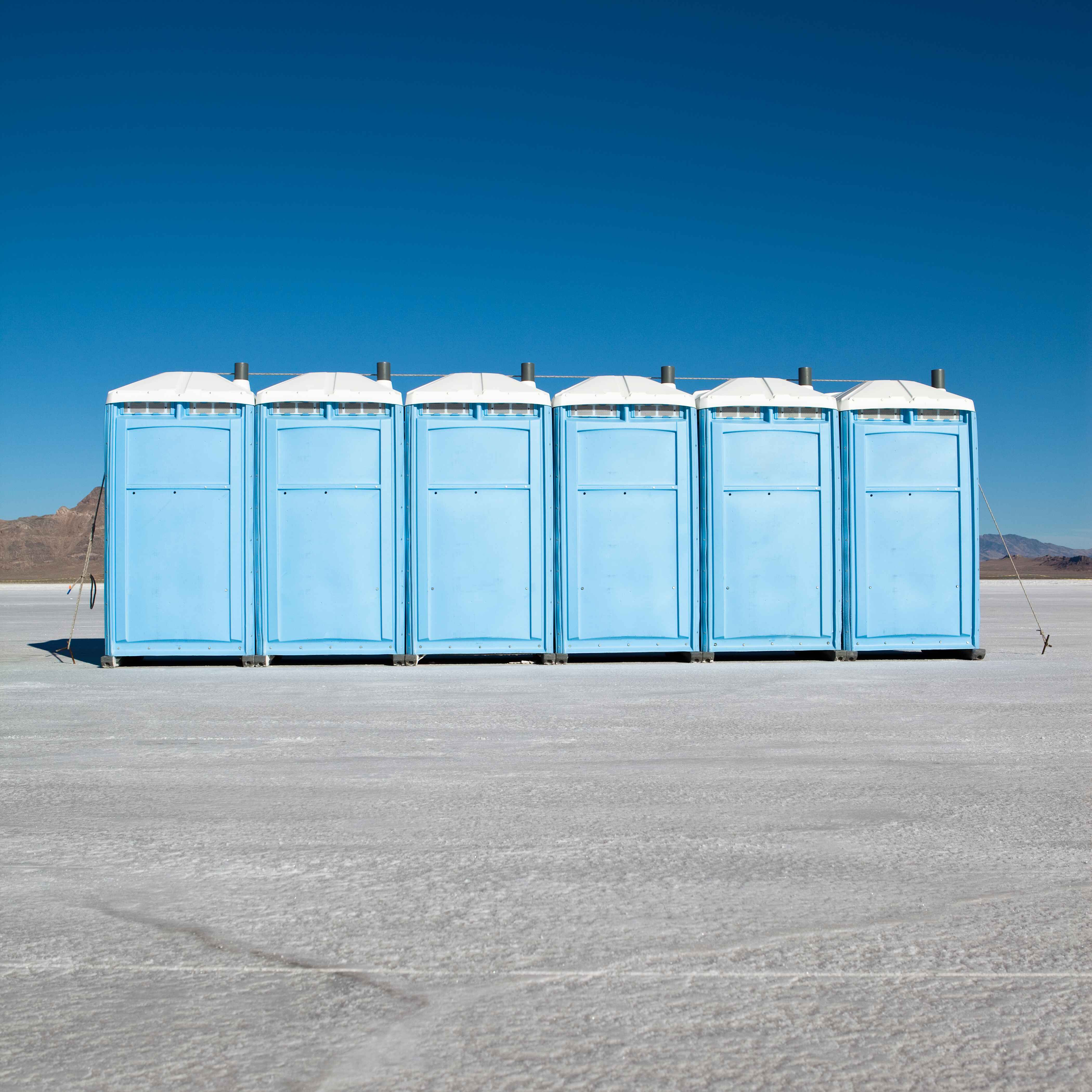 portable-toilets-on-salt-flats